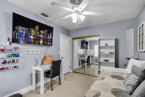 House in Miami Gardens, Florida 3 bedrooms, 98.29 sq.m. № 1977489 - photo 19