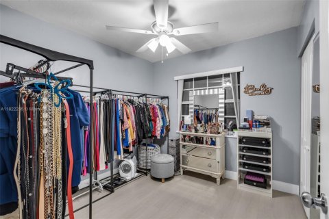 House in Miami Gardens, Florida 3 bedrooms, 98.29 sq.m. № 1977489 - photo 15