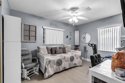 House in Miami Gardens, Florida 3 bedrooms, 98.29 sq.m. № 1977489 - photo 18