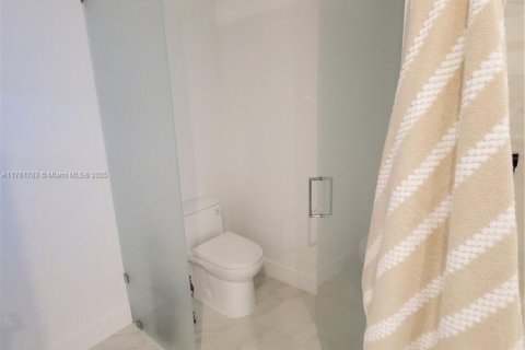 Condo in Sunny Isles Beach, Florida, 2 bedrooms № 1985557 - photo 27