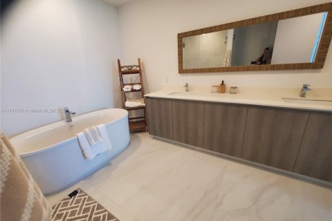 Condo in Sunny Isles Beach, Florida, 2 bedrooms № 1985557 - photo 8