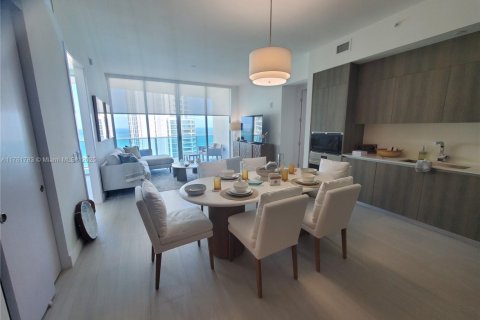 Condo in Sunny Isles Beach, Florida, 2 bedrooms № 1985557 - photo 1