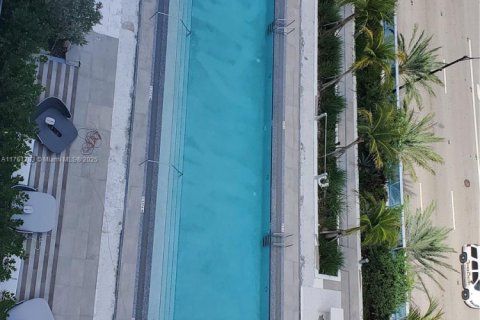 Condo in Sunny Isles Beach, Florida, 2 bedrooms № 1985557 - photo 30