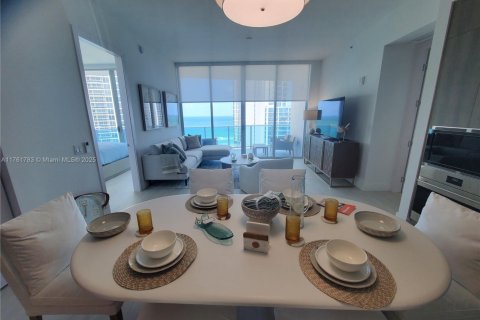 Condo in Sunny Isles Beach, Florida, 2 bedrooms № 1985557 - photo 9