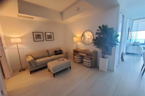 Condo in Sunny Isles Beach, Florida, 2 bedrooms № 1985557 - photo 6