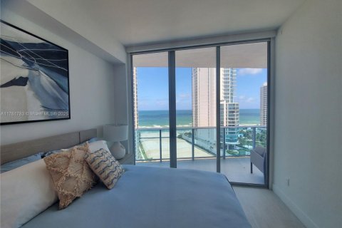 Condo in Sunny Isles Beach, Florida, 2 bedrooms № 1985557 - photo 11