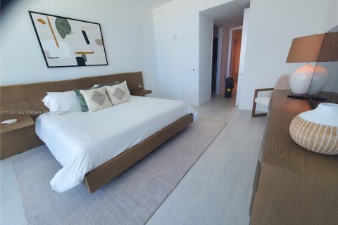 Condo in Sunny Isles Beach, Florida, 2 bedrooms № 1985557 - photo 23