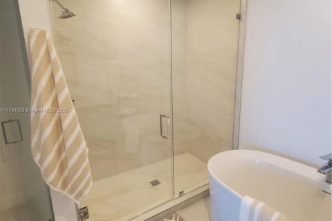 Condo in Sunny Isles Beach, Florida, 2 bedrooms № 1985557 - photo 26