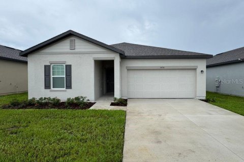 Villa ou maison à louer à Winter Haven, Floride: 4 chambres, 176.51 m2 № 1919933 - photo 1