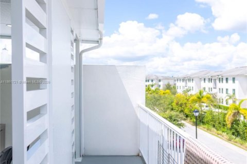 House in Homestead, Florida 4 bedrooms, 133.22 sq.m. № 1892292 - photo 14