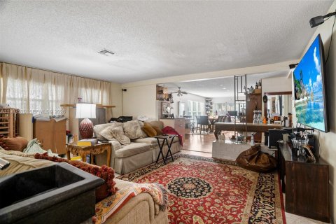 Villa ou maison à vendre à Oakland Park, Floride: 3 chambres, 147.99 m2 № 2048900 - photo 4