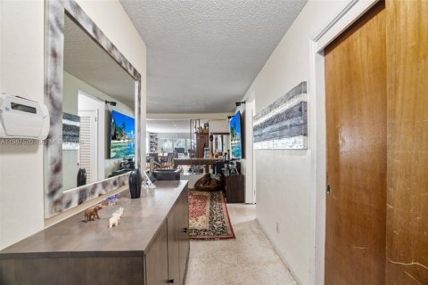 Villa ou maison à vendre à Oakland Park, Floride: 3 chambres, 147.99 m2 № 2048900 - photo 3