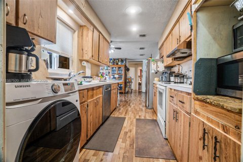 Villa ou maison à vendre à Oakland Park, Floride: 3 chambres, 147.99 m2 № 2048900 - photo 10