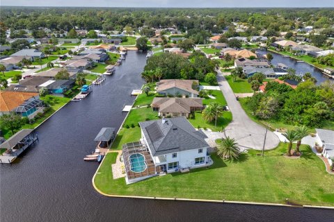 Casa en venta en Palm Coast, Florida, 6 dormitorios, 379.41 m2 № 2166775 - foto 3