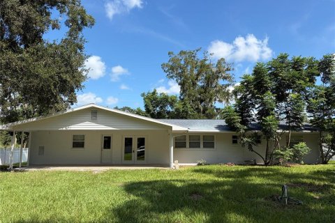 House in Summerfield, Florida 3 bedrooms, 179.21 sq.m. № 2369613