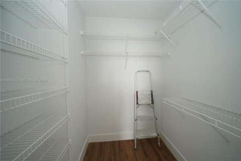 Снять в аренду кондоминиум в Санрайз, Флорида 2 спальни, 107.95м2, № 2009355 - фото 9