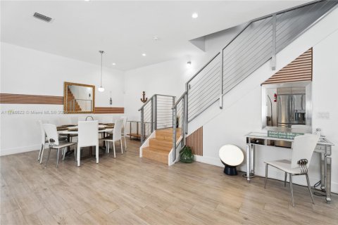 Touwnhouse à louer à Miami, Floride: 4 chambres, 250.84 m2 № 1985346 - photo 25