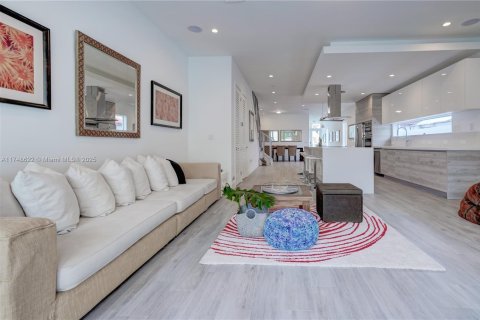 Touwnhouse à louer à Miami, Floride: 4 chambres, 250.84 m2 № 1985346 - photo 16