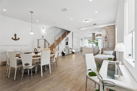 Touwnhouse à louer à Miami, Floride: 4 chambres, 250.84 m2 № 1985346 - photo 15