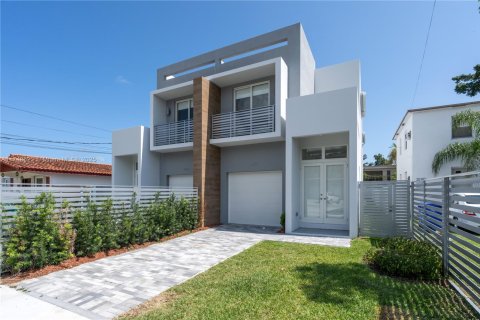 Touwnhouse à louer à Miami, Floride: 4 chambres, 250.84 m2 № 1985346 - photo 24