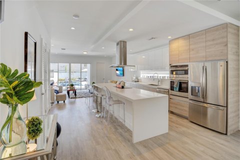 Touwnhouse à louer à Miami, Floride: 4 chambres, 250.84 m2 № 1985346 - photo 5