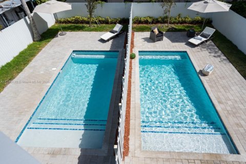 Touwnhouse à louer à Miami, Floride: 4 chambres, 250.84 m2 № 1985346 - photo 6