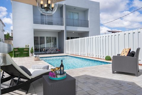 Touwnhouse à louer à Miami, Floride: 4 chambres, 250.84 m2 № 1985346 - photo 17