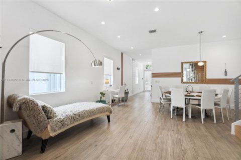 Touwnhouse à louer à Miami, Floride: 4 chambres, 250.84 m2 № 1985346 - photo 11