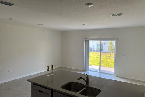 Townhouse in Davenport, Florida 3 bedrooms, 135.92 sq.m. № 1648669 - photo 7
