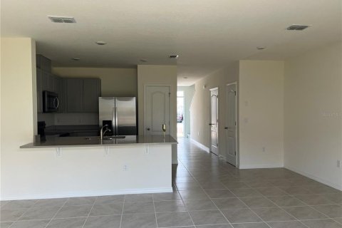 Townhouse in Davenport, Florida 3 bedrooms, 135.92 sq.m. № 1648669 - photo 4