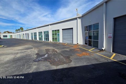 Commercial property in Orlando, Florida 204.38 sq.m. № 2208594 - photo 17