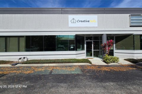 Commercial property in Orlando, Florida 204.38 sq.m. № 2208594 - photo 2