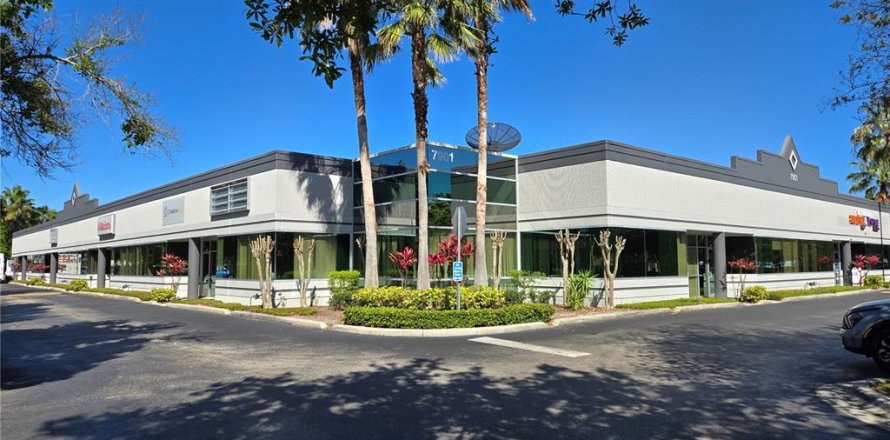Commercial property in Orlando, Florida 204.38 sq.m. № 2208594
