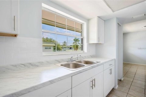 Condo in Clearwater, Florida, 1 bedroom № 2222007 - photo 3