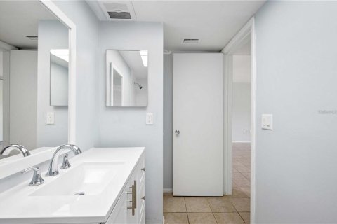 Condo in Clearwater, Florida, 1 bedroom № 2222007 - photo 10