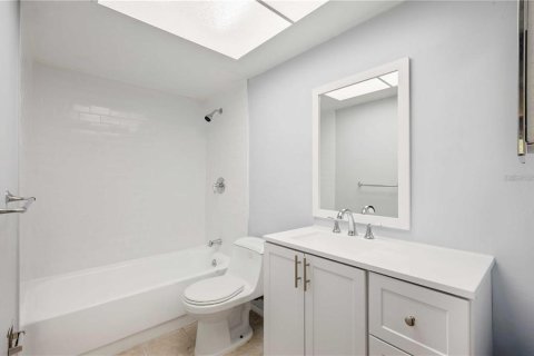 Condo in Clearwater, Florida, 1 bedroom № 2222007 - photo 11