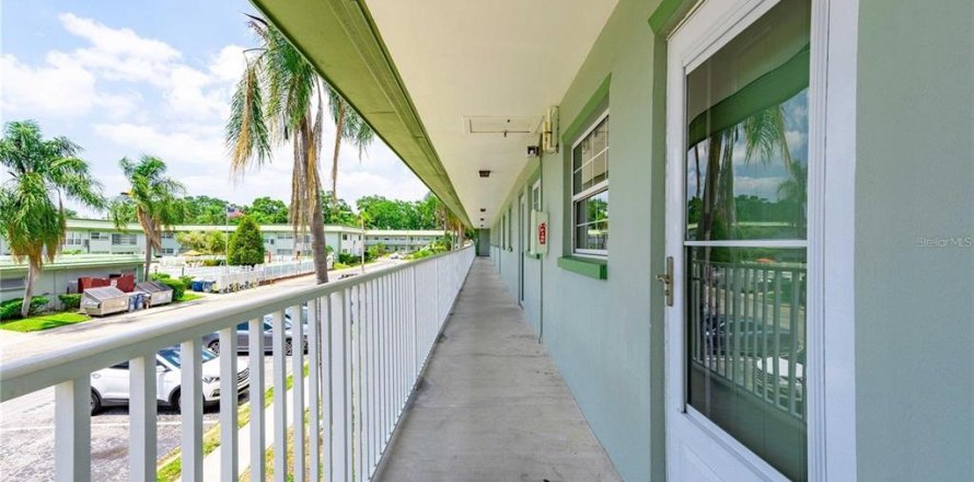 Condo in Clearwater, Florida, 1 bedroom № 2222007