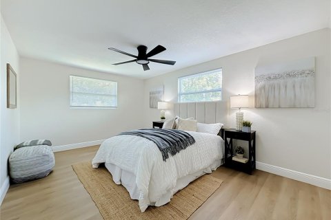 House in Seminole, Florida 3 bedrooms, 128.21 sq.m. № 2305096 - photo 24