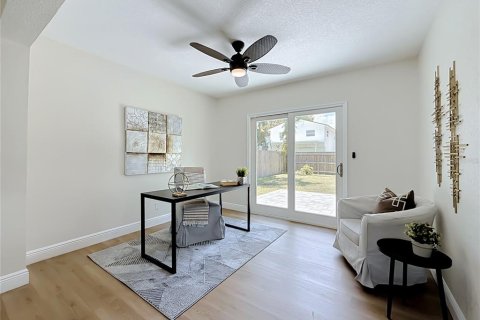 House in Seminole, Florida 3 bedrooms, 128.21 sq.m. № 2305096 - photo 11