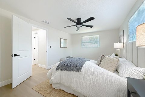 House in Seminole, Florida 3 bedrooms, 128.21 sq.m. № 2305096 - photo 25