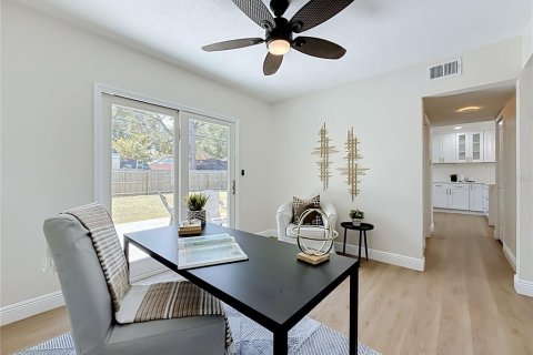 House in Seminole, Florida 3 bedrooms, 128.21 sq.m. № 2305096 - photo 12