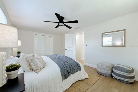 House in Seminole, Florida 3 bedrooms, 128.21 sq.m. № 2305096 - photo 27