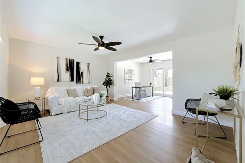 House in Seminole, Florida 3 bedrooms, 128.21 sq.m. № 2305096 - photo 9