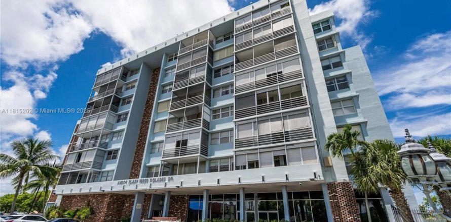 Кондоминиум с 2 спальнями в Норт-Майами-Бич, Флорида № 2054788