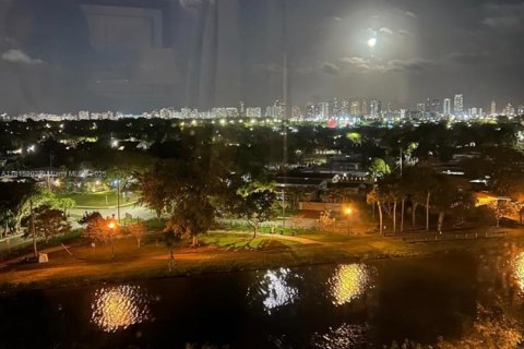 Купить кондоминиум в Норт-Майами-Бич, Флорида 2 спальни, 90.12м2, № 2054788 - фото 24