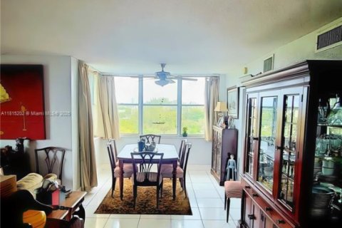 Купить кондоминиум в Норт-Майами-Бич, Флорида 2 спальни, 90.12м2, № 2054788 - фото 6