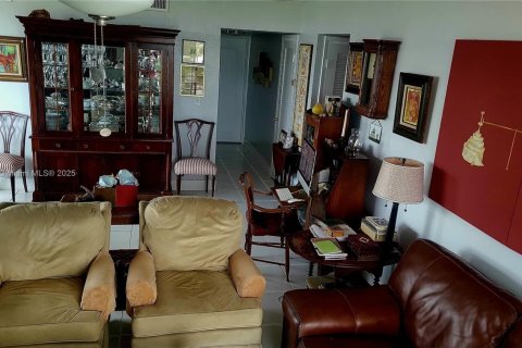 Купить кондоминиум в Норт-Майами-Бич, Флорида 2 спальни, 90.12м2, № 2054788 - фото 5