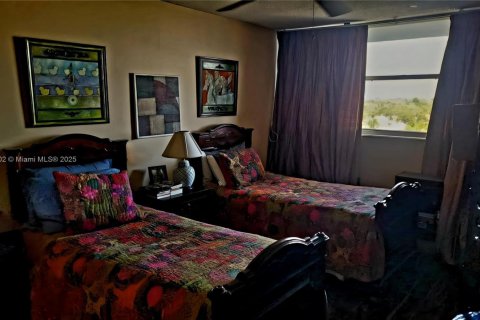 Купить кондоминиум в Норт-Майами-Бич, Флорида 2 спальни, 90.12м2, № 2054788 - фото 13