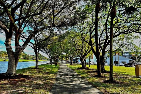 Купить кондоминиум в Норт-Майами-Бич, Флорида 2 спальни, 90.12м2, № 2054788 - фото 20