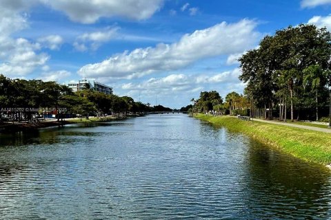 Купить кондоминиум в Норт-Майами-Бич, Флорида 2 спальни, 90.12м2, № 2054788 - фото 22